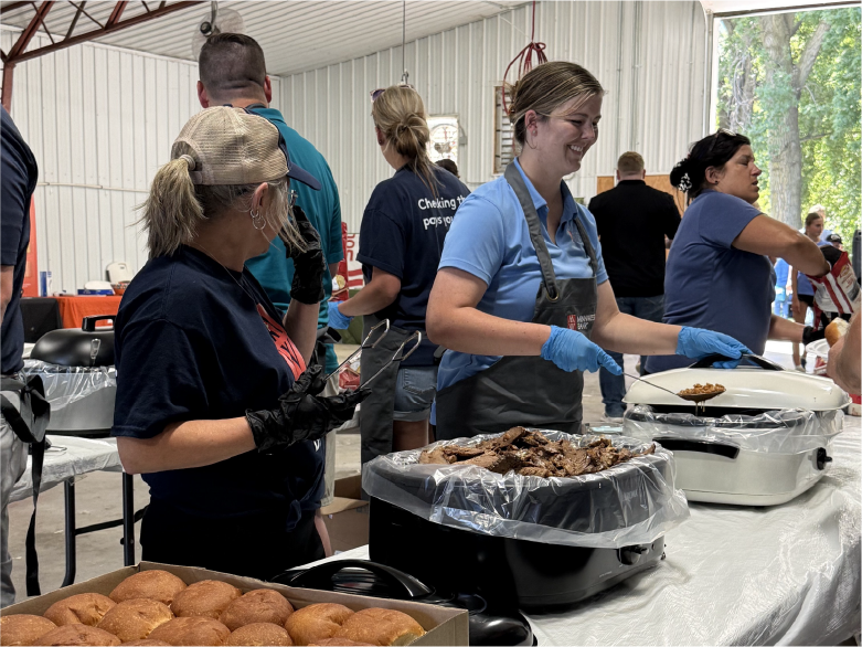 Cattleman Tour - MWB serving food
