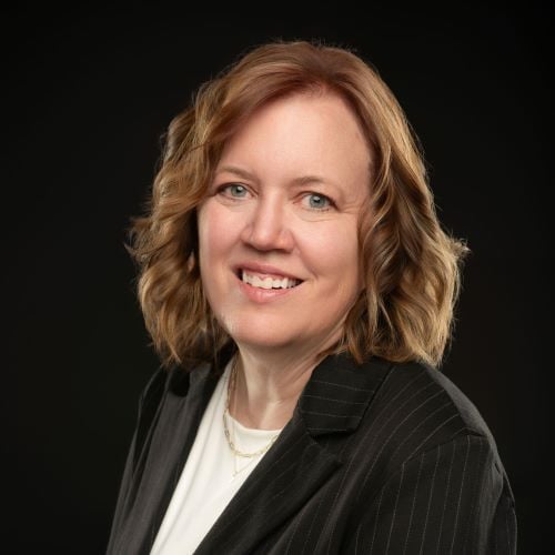 Headshot of Peggy Zinniel