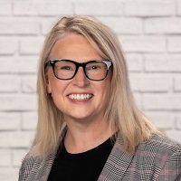 Headshot of Sandy Mohlenkamp 
